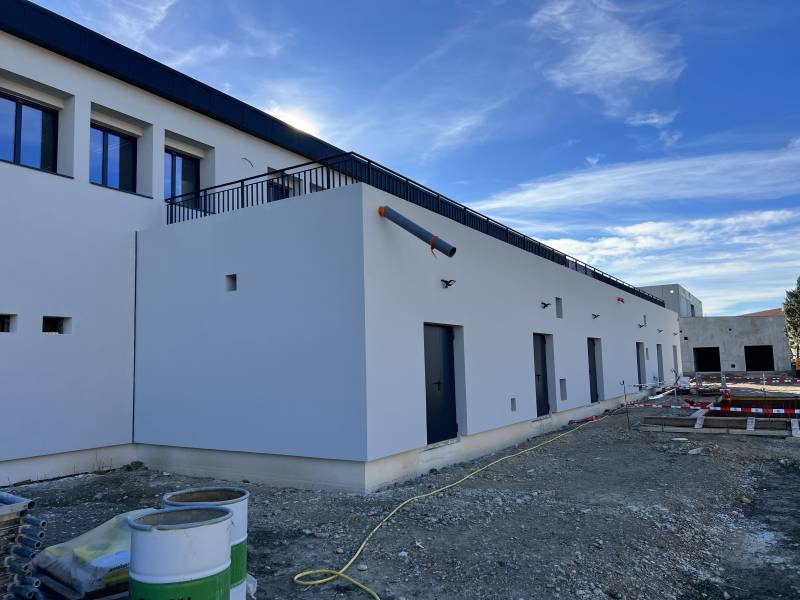 Isolation thermique par l’extérieur en laine de roche pour la base aérienne 115 du ministère des armées