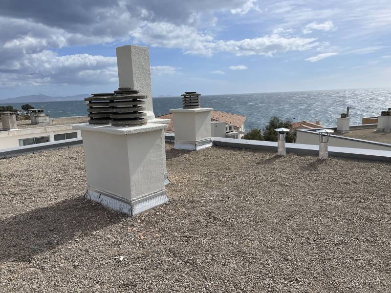 Quels sont les différents types d'étanchéité qui existent pour les toitures plates ?