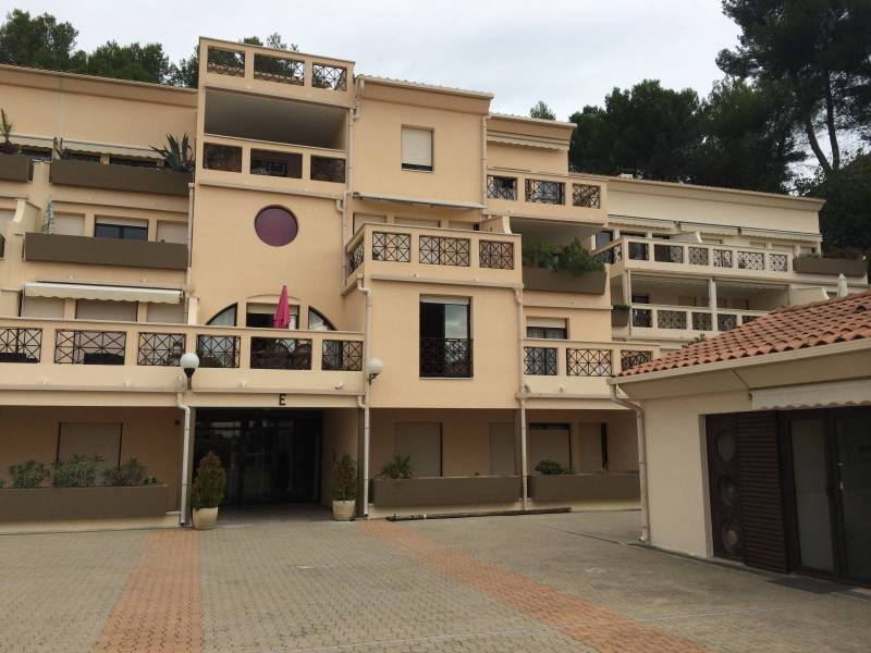 Ravalement d'une façade d'immeuble de copropriété à Montpellier